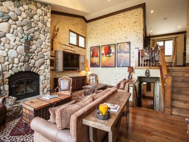 Luxury Alpine Style Huge Vacation Retreat Ski in Ski Out